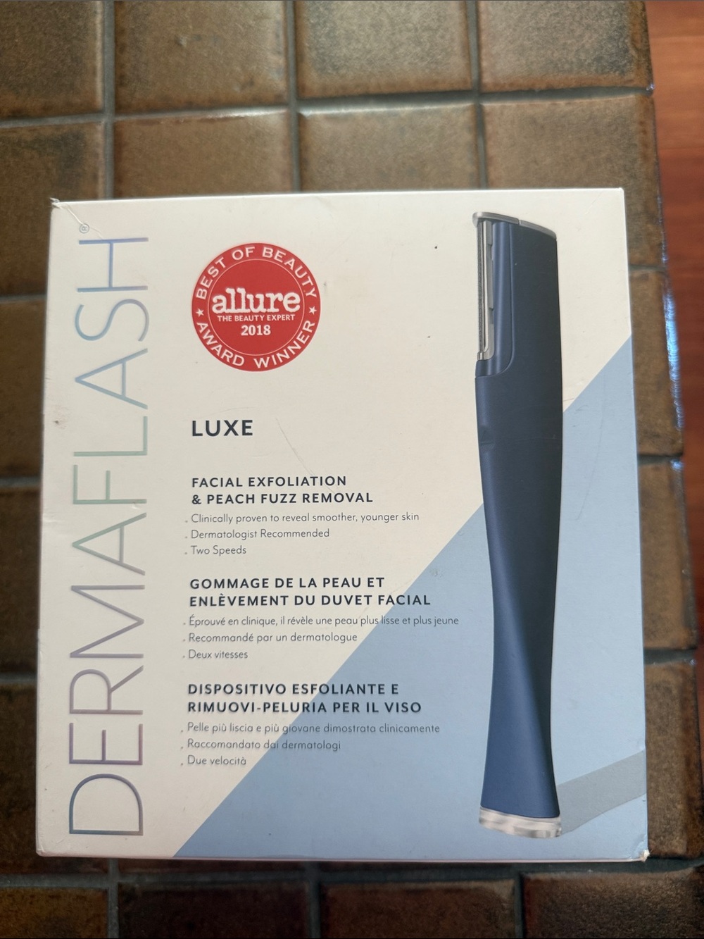 Dermaflash Luxe Facial Exfoliation & Peach Fuzz Remover - Navy